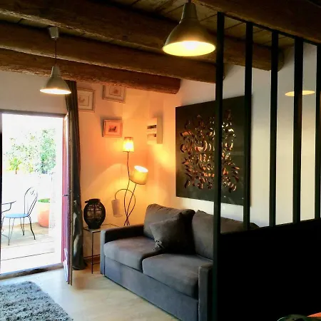Konukevi Terre De Boheme 4*
